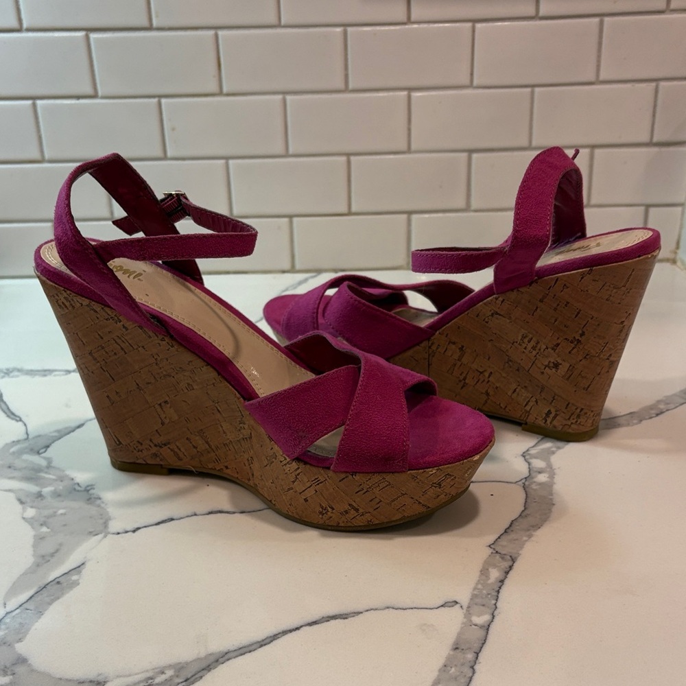 FIONI Clothing Magenta Wedge Sandals